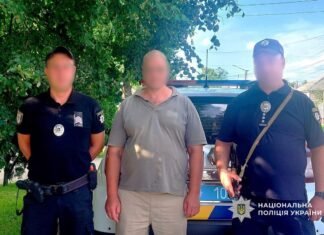На Чернігівщині чоловік під час конфлікту на сходовому майданчику вдарив сусіда ножем