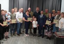 На Чернігівщині ветеранам і родині полеглого захисника вручили сертифікати на житло