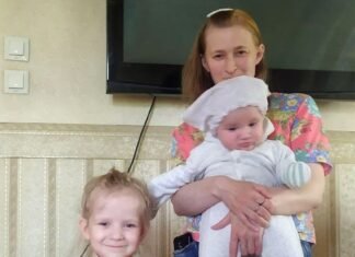 Пішла з дому з двома малолітніми доньками і не повернулася: у Чернігові розшукують 35-річну жінку