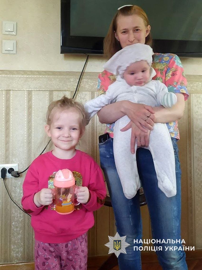 Пішла з дому з двома малолітніми доньками і не повернулася: у Чернігові розшукують 35-річну жінку