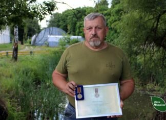 Майора ЗСУ та лісівника з Чернігівщини відзначили нагородою “За оборону України”