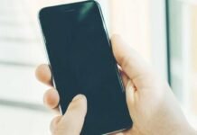 Хотів продати телефон, але втратив понад 26 тисяч гривень: у Чернігові хлопець став жертвою шахраїв