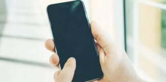 Хотів продати телефон, але втратив понад 26 тисяч гривень: у Чернігові хлопець став жертвою шахраїв