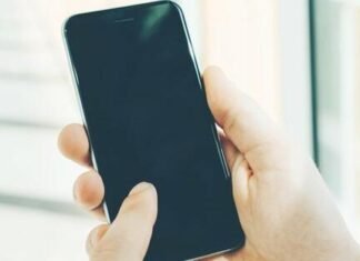 Хотів продати телефон, але втратив понад 26 тисяч гривень: у Чернігові хлопець став жертвою шахраїв