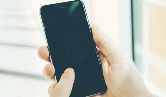 Хотів продати телефон, але втратив понад 26 тисяч гривень: у Чернігові хлопець став жертвою шахраїв