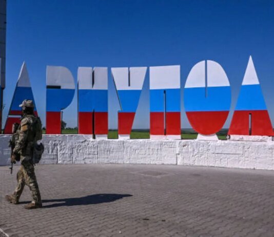 рф перекидає війська через Маріуполь малими групами під прикриттям цивільних авто