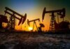 Нафта трохи подорожчала перед довгими вихідними в США на тлі мирних зусиль