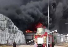 Ворог ударив КАБами по найбільшій в Європі птахофабриці "Чорнобаївська", спалахнула масштабна пожежа