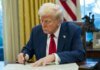 Трамп опублікував фото нової 100-доларової купюри зі своїм підписом