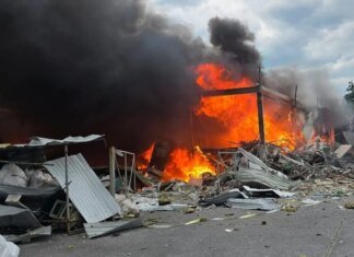 рф атакувала торгівельний заклад у середмісті Краматорська, серед поранених — дитина