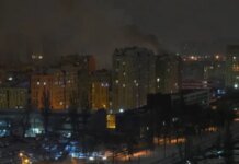 Після ракетної атаки на Київ у багатоповерхівці заблоковані люди – КМДА