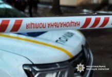 У Києві поліцейських поранило вибухом після погроз чоловіка у СЗЧ гранатою, він помер у лікарні — поліція