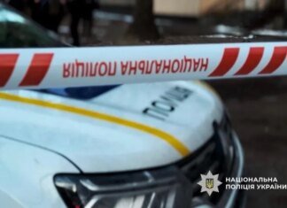У Києві поліцейських поранило вибухом після погроз чоловіка у СЗЧ гранатою, він помер у лікарні — поліція