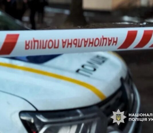 У Києві поліцейських поранило вибухом після погроз чоловіка у СЗЧ гранатою, він помер у лікарні — поліція