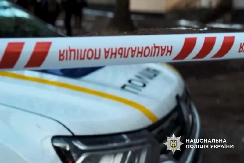 У Києві поліцейських поранило вибухом після погроз чоловіка у СЗЧ гранатою, він помер у лікарні — поліція