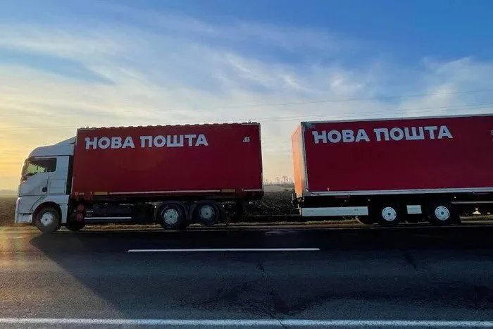 У Дніпрі внаслідок ворожої атаки пошкоджено термінал "Нової пошти"