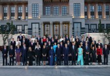 Відбулись усі заплановані на сьогодні зустрічі і ще деякі поза планом — Зеленський показав фото із лідерами країн НАТО