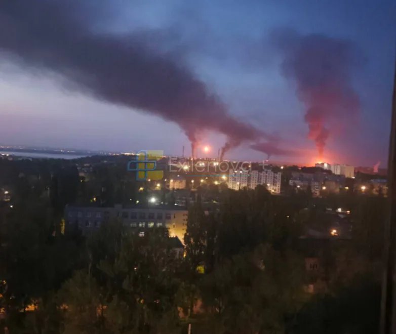 Безпілотники, ймовірно, уразили саратовський НПЗ, виникла пожежа – ASTRA