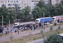 У Львові на Сихові натовп намагався "визволити" чоловіка від працівників ТЦК під вигуки "ганьба". Мер відреагував