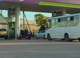 Паливна криза в Криму паралізує громадський транспорт через черги на заправках — ЦНС