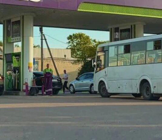 Паливна криза в Криму паралізує громадський транспорт через черги на заправках — ЦНС
