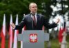 Президент Польщі Навроцький прагне законом заборонити червоно-чорний прапор УПА