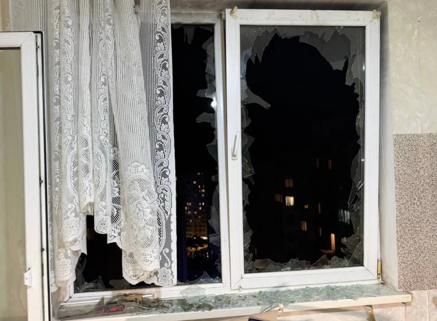 росія атакувала Одещину дронами, є влучання в багатоповерхівку та будівельний супермаркет