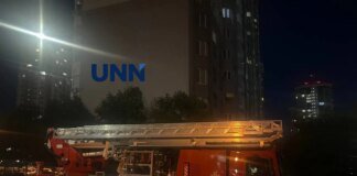 Під Києвом чоловік погрожує стрибнути з вікна 22-го поверху