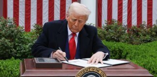 Трамп готовий запровадити нові тарифи для десятків країн цього тижня — FT