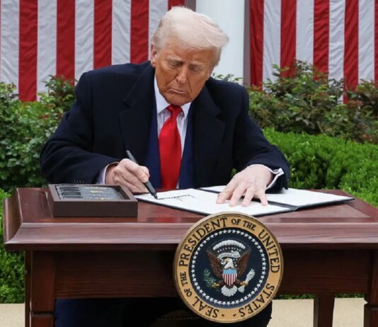 Трамп готовий запровадити нові тарифи для десятків країн цього тижня — FT
