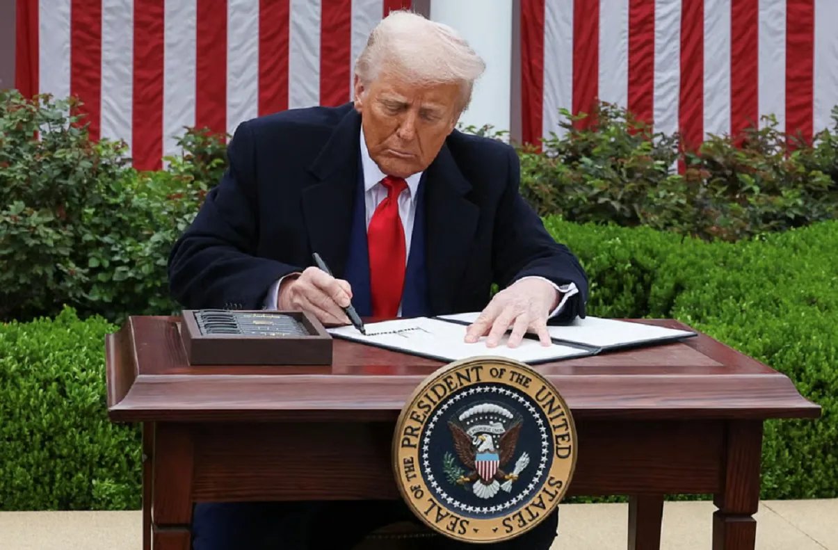 Трамп готовий запровадити нові тарифи для десятків країн цього тижня — FT