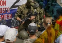Окупанти використовують дітей для військової пропаганди на ТОТ України — ЦНС