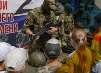 Окупанти використовують дітей для військової пропаганди на ТОТ України — ЦНС