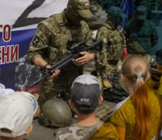 Окупанти використовують дітей для військової пропаганди на ТОТ України — ЦНС
