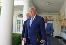 Трамп починає розслідування через багатомільярдні штрафи ЄС для Google та Apple