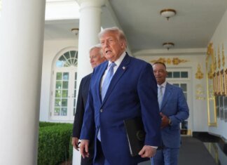 Трамп починає розслідування через багатомільярдні штрафи ЄС для Google та Apple