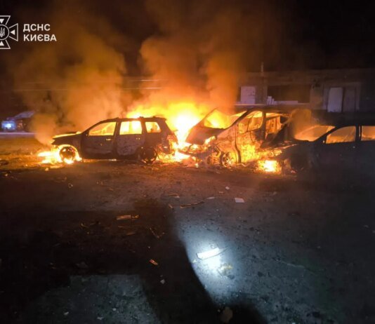 Троє людей постраждали внаслідок нічного удару рф балістикою по Києву
