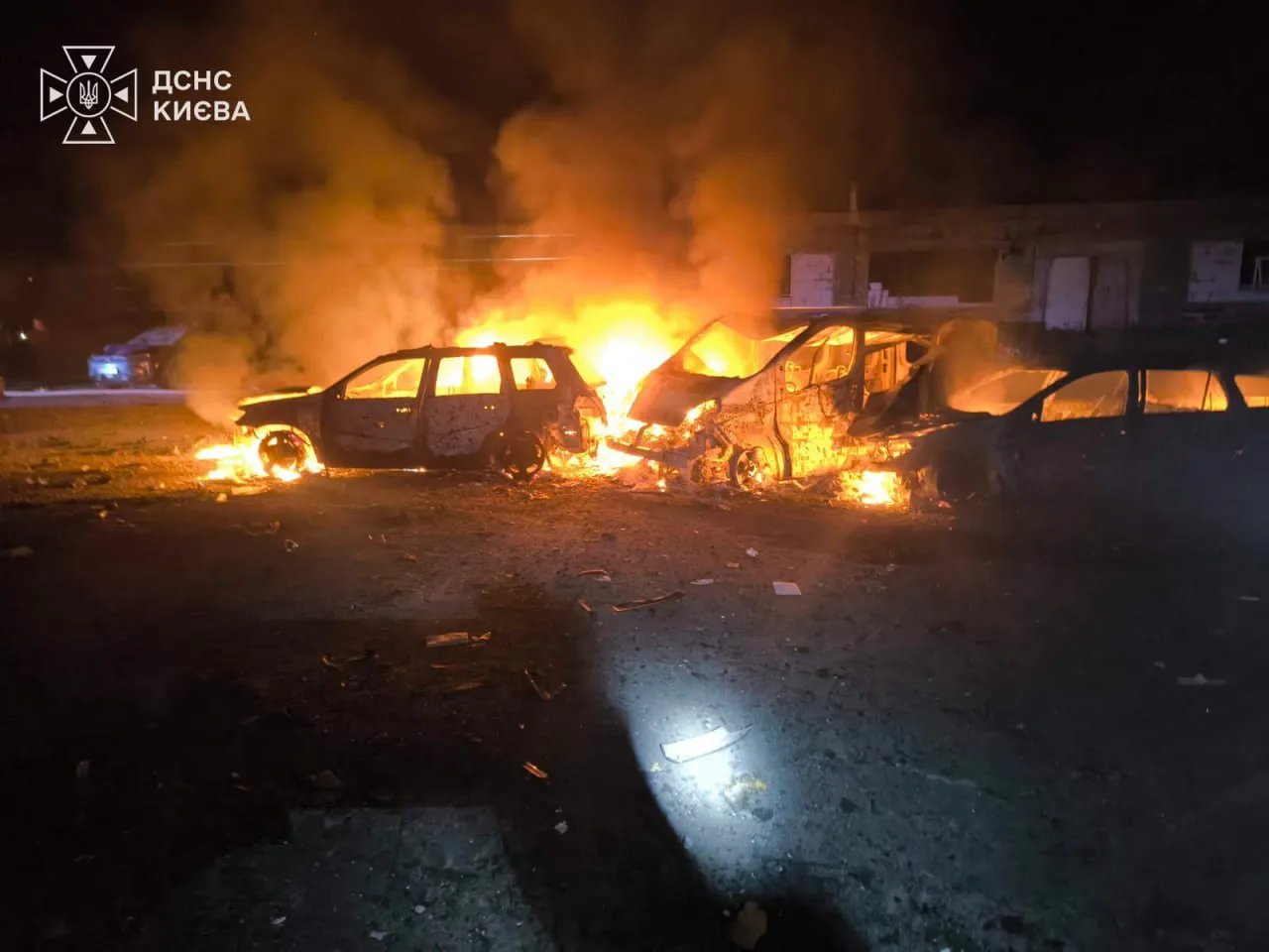 Троє людей постраждали внаслідок нічного удару рф балістикою по Києву