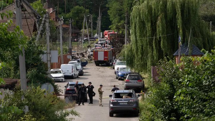 За тиждень рф атакувала Україну майже 1700 дронами, понад 1630 авіабомбами та 95 ракетами — Зеленський