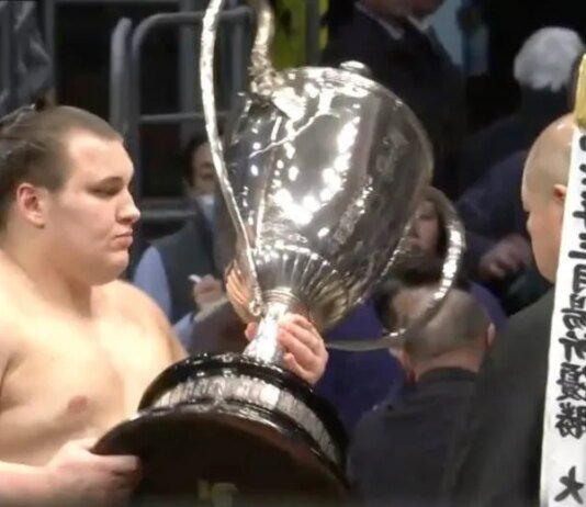 Український сумоїст Явгусишин втретє виграв Кубок імператора в Японії