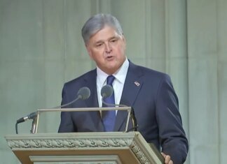 "Поет-воїн, комік-воїн": Грем захоплювався Зеленським і мужністю українців — ведучий Fox News