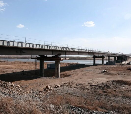 росія та КНДР завершують будівництво першого автомобільного мосту між країнами — The Guardian