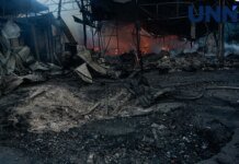 У Києві вщент згорів ринок після російської атаки, є постраждалі та загиблий