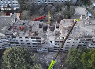 У Львові під завалами можуть перебувати ще двоє людей після ворожої атаки