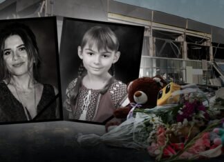 Російський удар по АТБ у Чернігові: двох Вікторій провели в останню путь