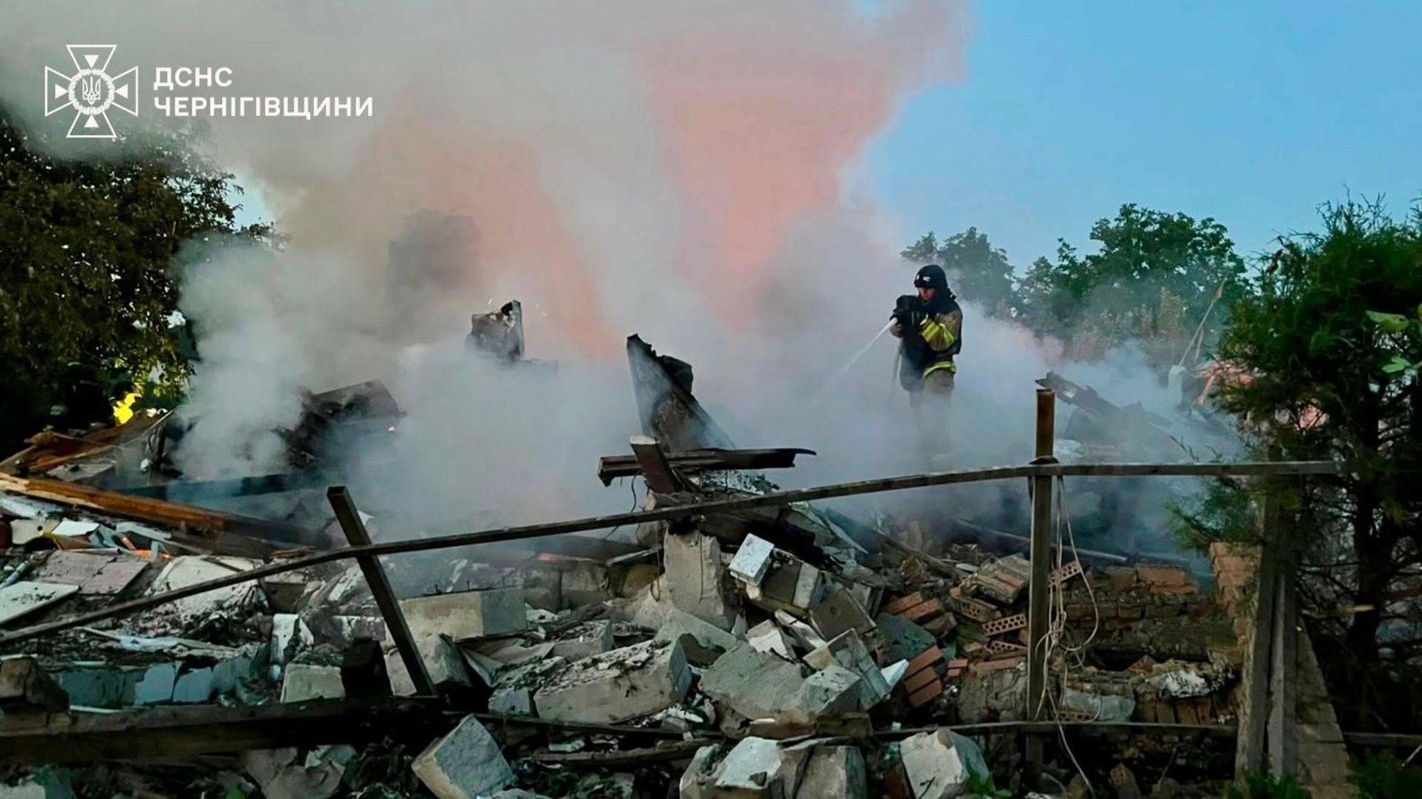 Російський безпілотник атакував будинок на Чернігівщині: дві жінки в лікарні