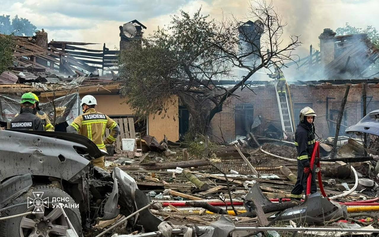 Ракетний удар по Київщині: загинуло 10 людей, близько 100 отримали поранення