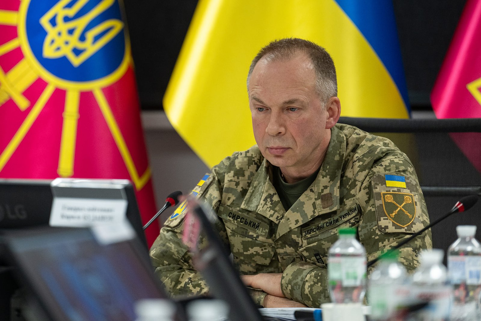 «Извините, бываю резким»: Сирский впервые высказался о конфликте с Федоровым и протестах