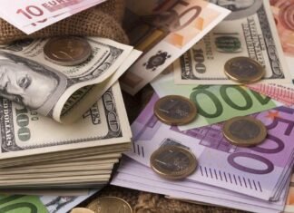 Курс валют наприкінці липня: чи варто чекати долар по 45 гривень і чому експерти не радять продавати євро