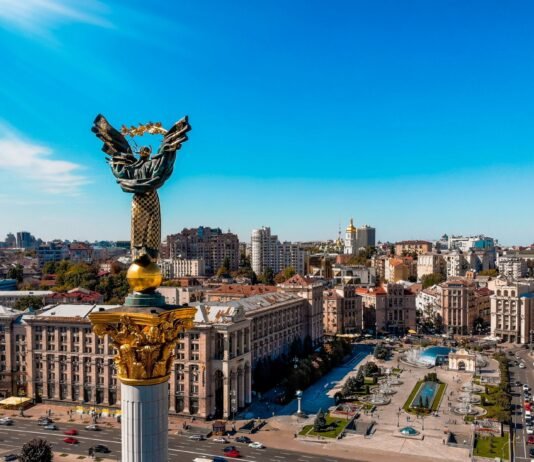 В Киеве назвали самые жаркие районы: температура там превысила +50 °C